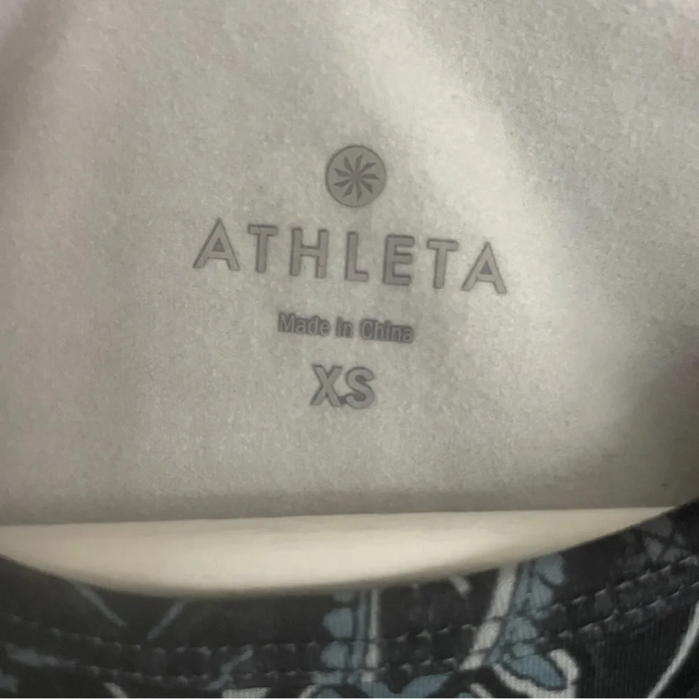 Athleta Sierra Nevada Top Womens Size XS Blue Paisley Long Sleeve Thumbholes Run - Picture 6 of 7
